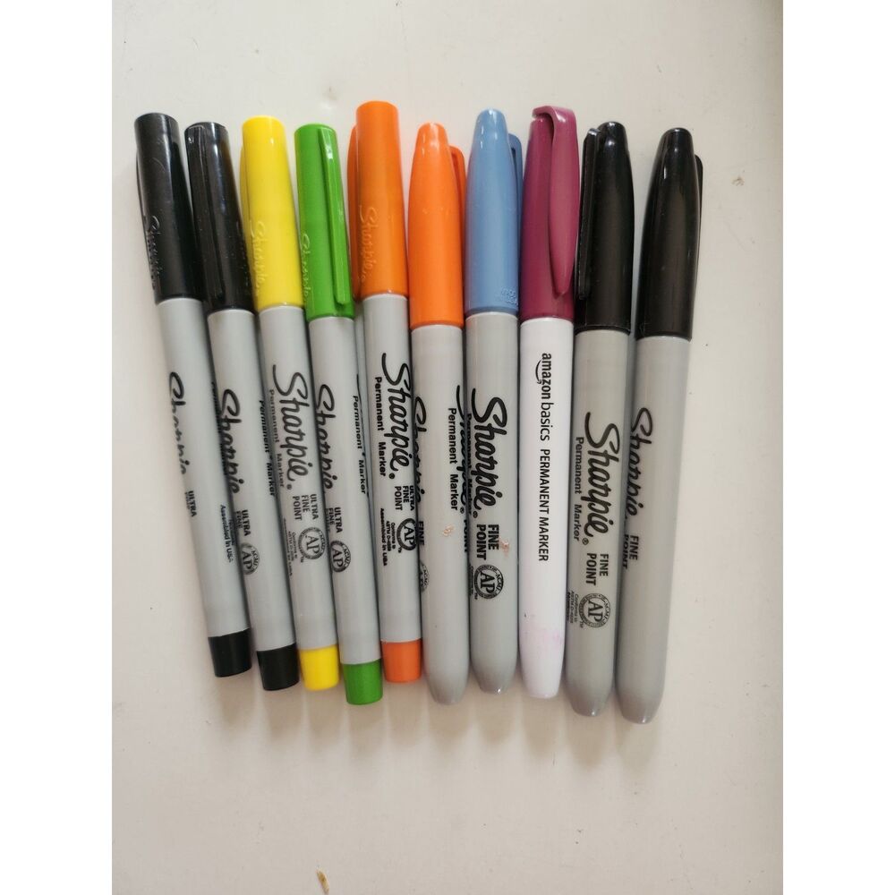 Assortment of Sharpie Markers B9